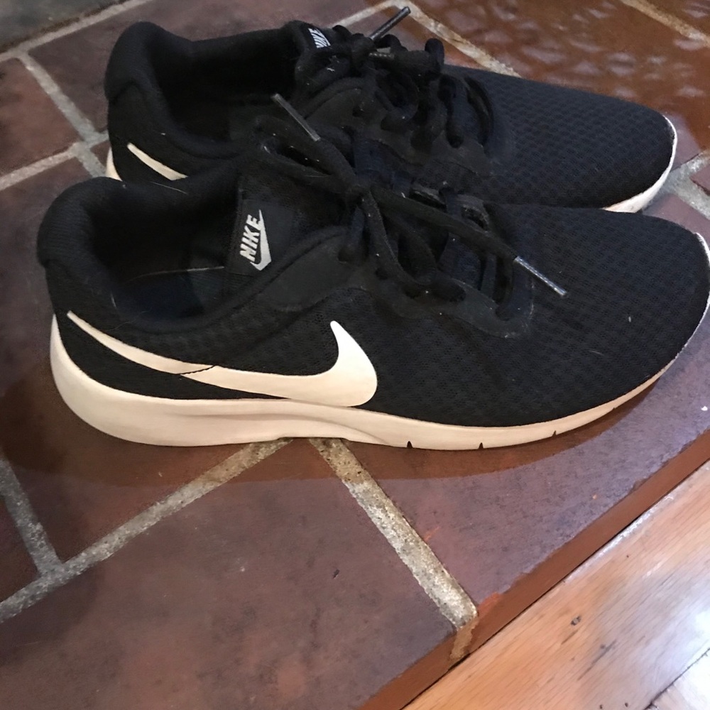 Youth Nike sneakers size 7y
